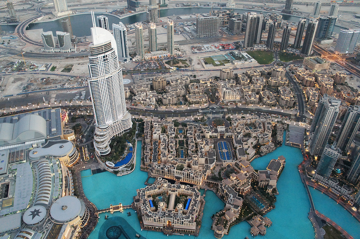 De Burj Khalifa is gelegen in Downtown Dubai, het moderne hart van de stad